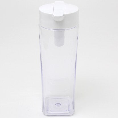 A water bottle that can be easily operated with one push and placed horizontally (2.1L, white)