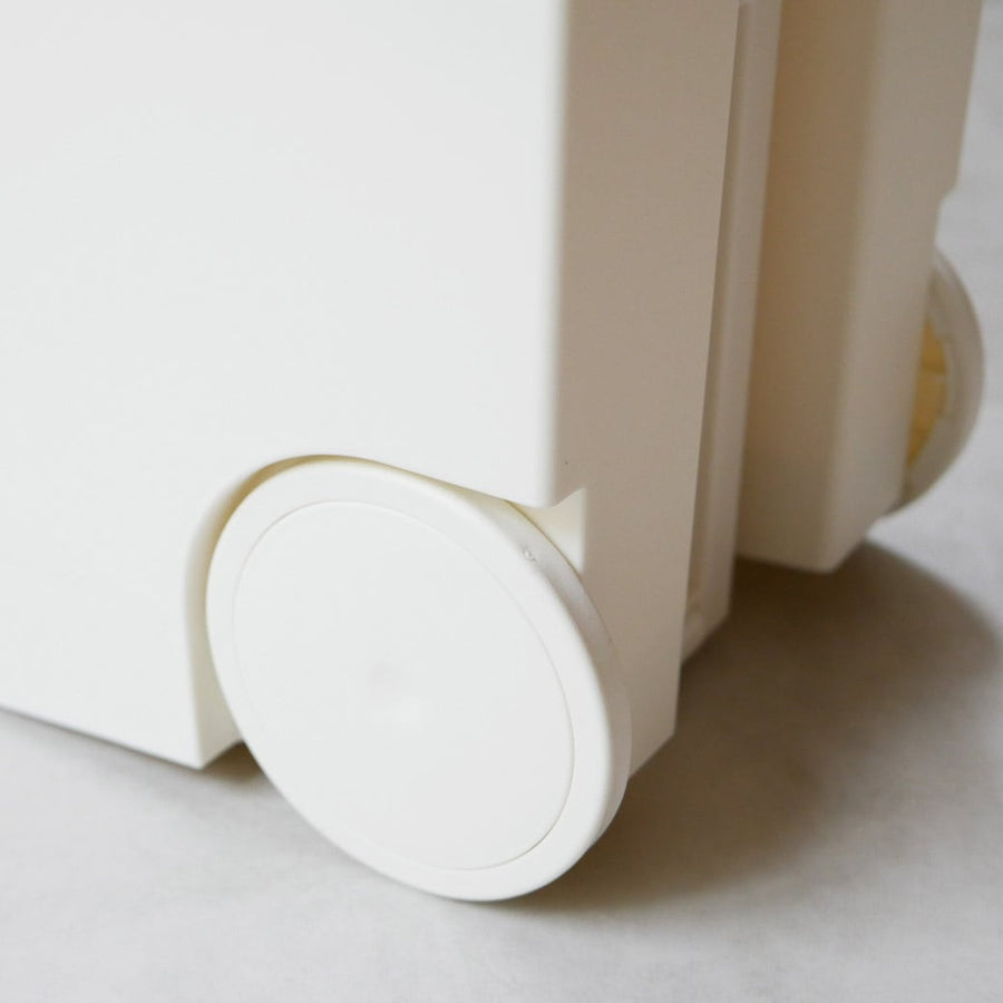 kcud #30 White