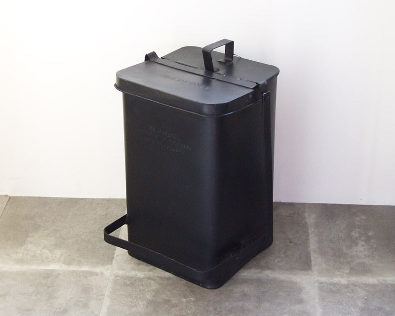 STEP TRASHCAN