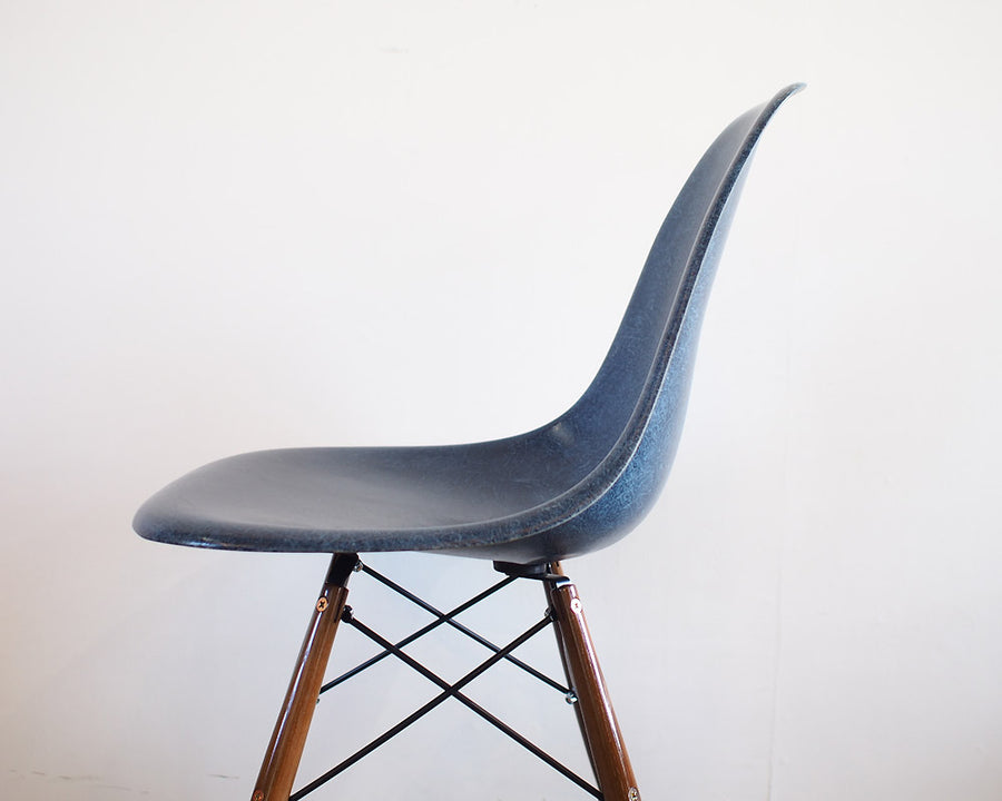 Eames side shell chair ネイビー