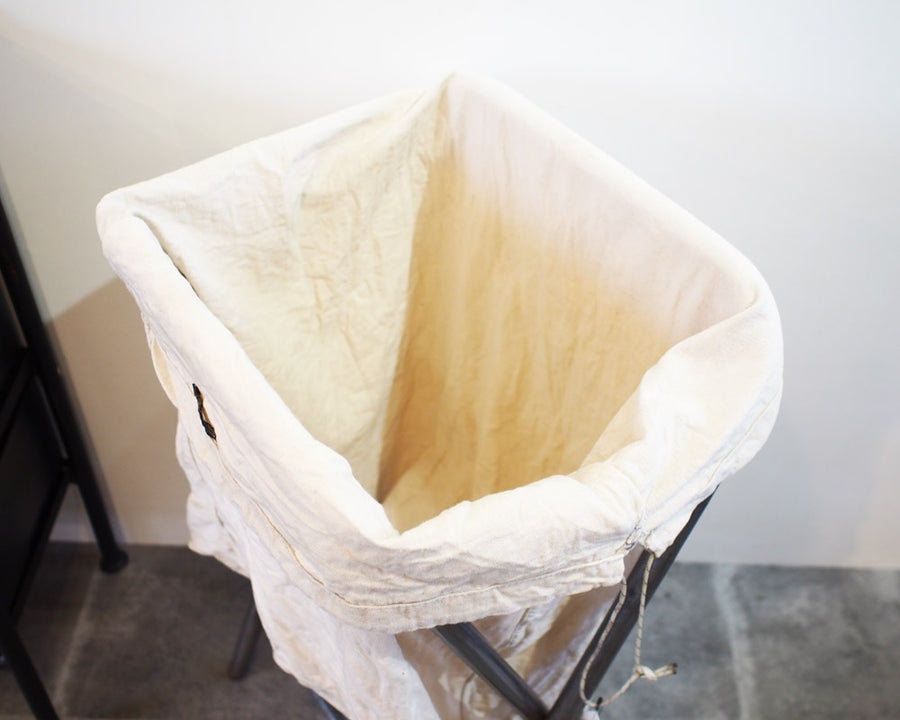 VINTAGE FOLDING LAUNDRY HAMPER