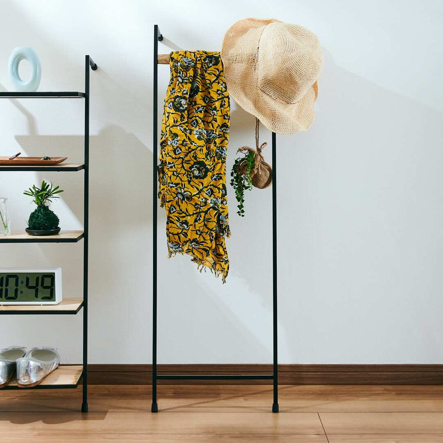 Wall hanger
