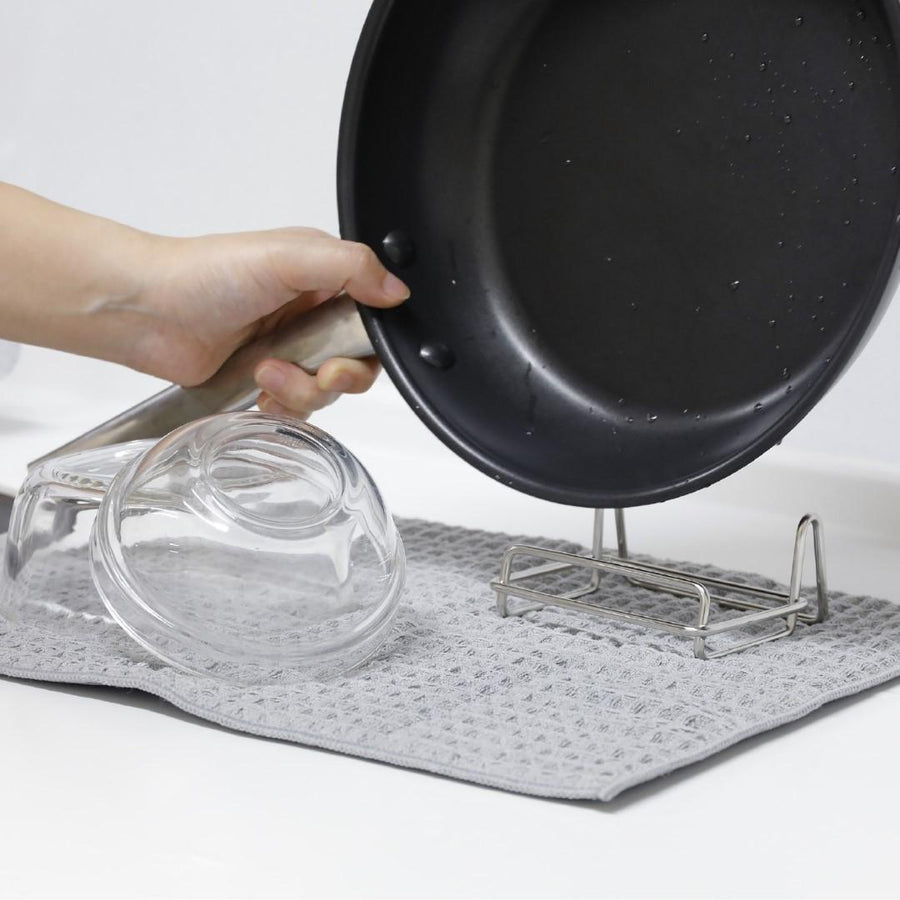 Compact frying pan stand