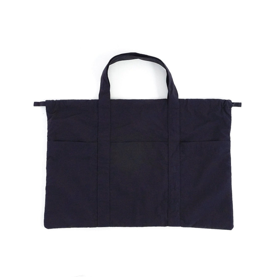 A water-repellent tote bag that can hold a lot of luggage