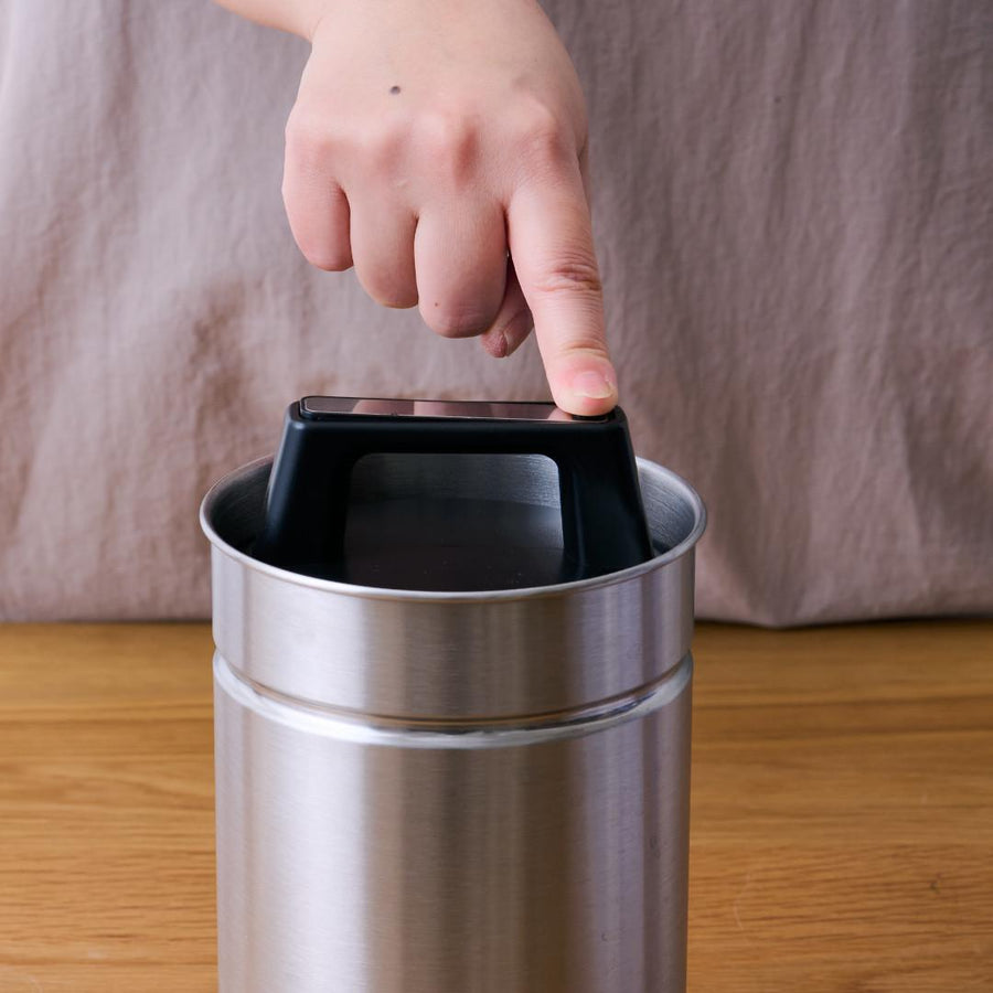 Sealable food waste canister