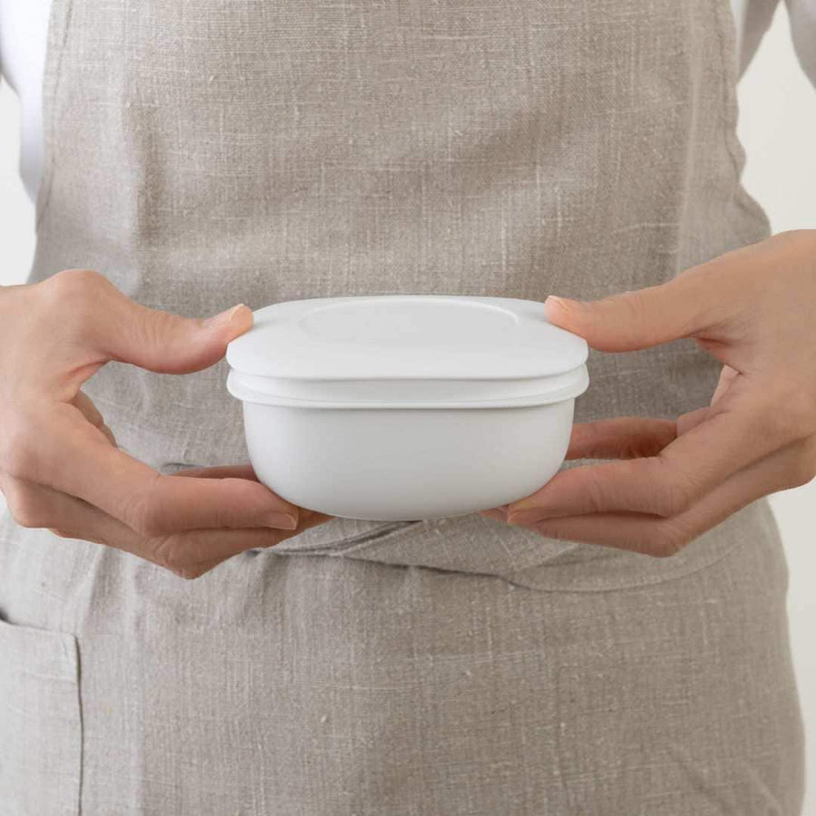 蒸気であたためる冷凍ごはん容器