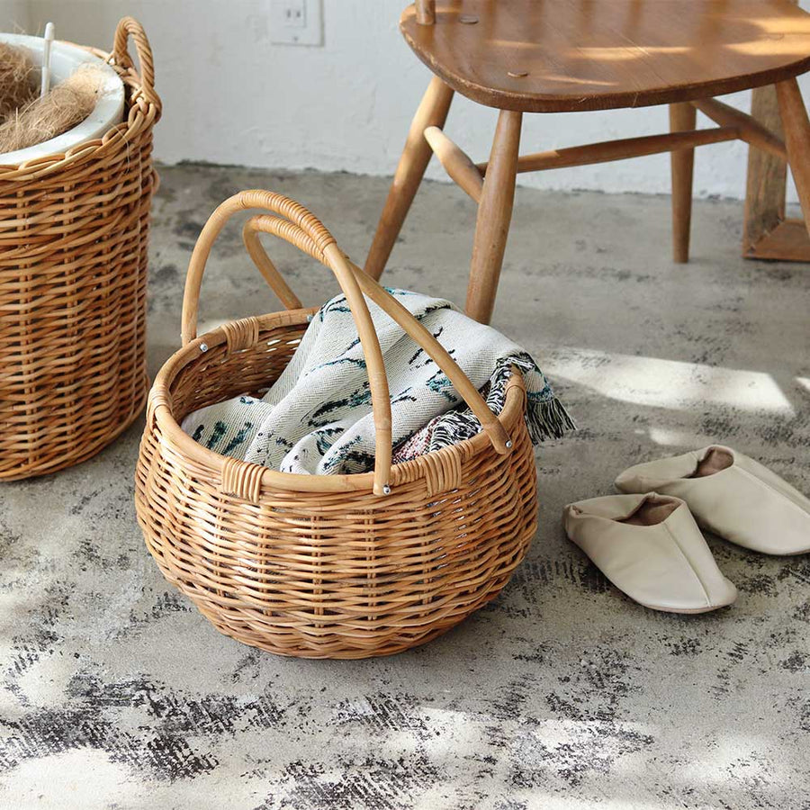 THE AROROG ARALOG Basket Table