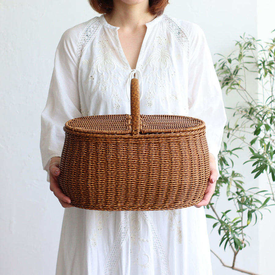 UTILE Oval Picnic Basket