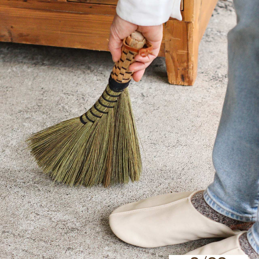 Tiger Grass Broom S