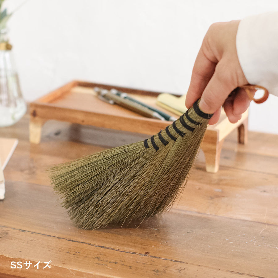Tiger Grass Broom SS