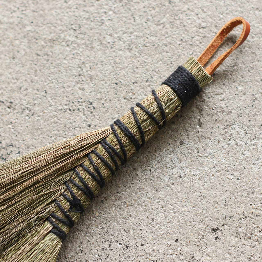 Tiger Grass Broom SS
