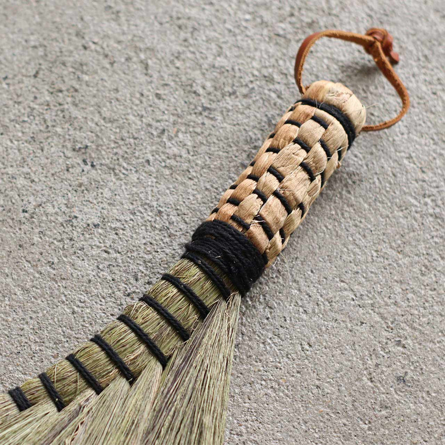 Tiger Grass Broom S