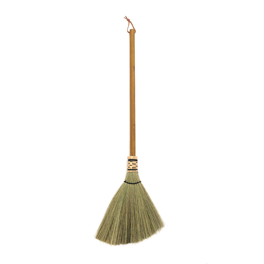 Tiger Grass Broom M