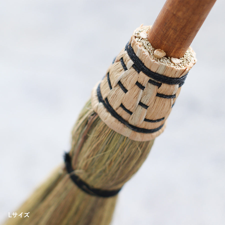 Tiger Grass Round Broom L
