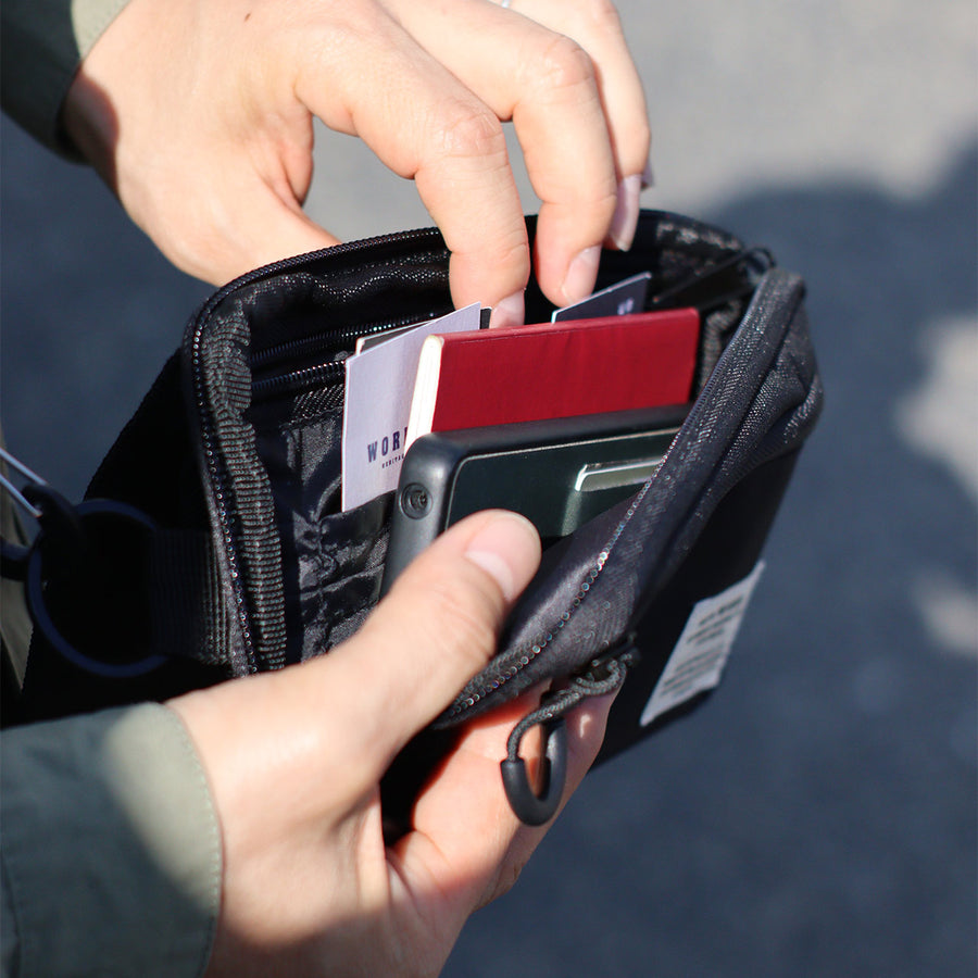 スリングウォレットポーチ SLING WALLET POUCH