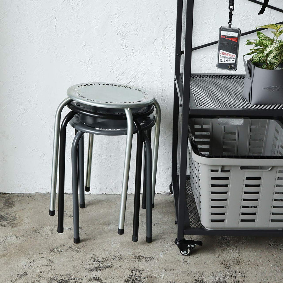 スタッカブルメタルスツール STACKABLE METAL STOOL