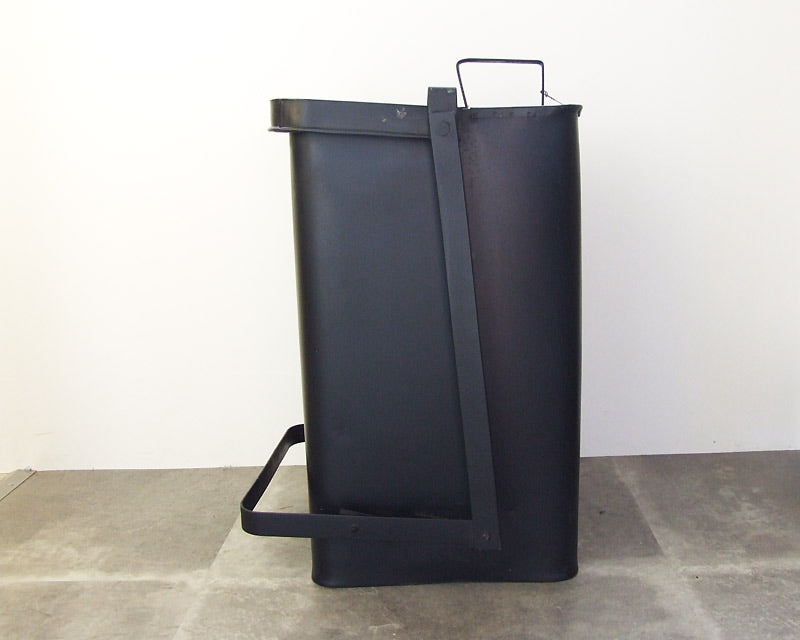 STEP TRASHCAN