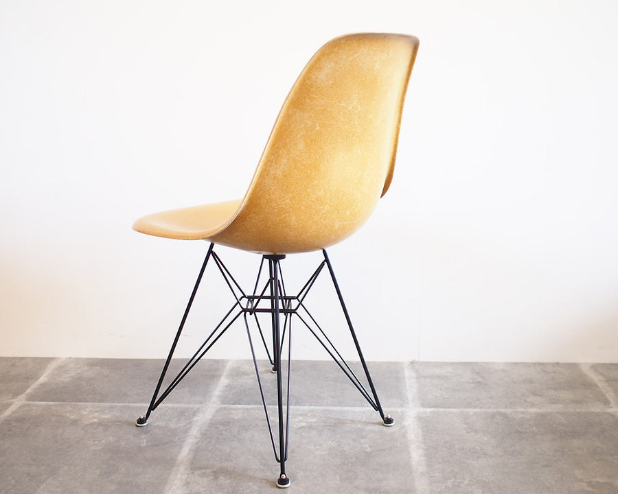 Eames side shell chair キャメル