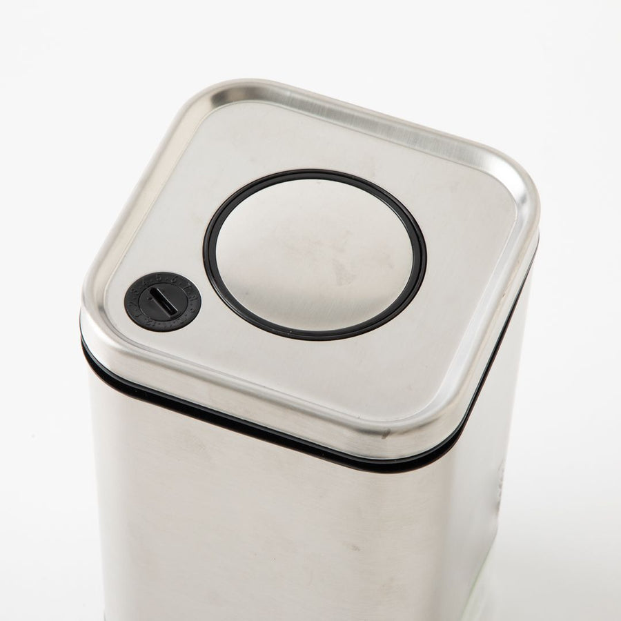 CUBE JAR WITH PRESS LID M