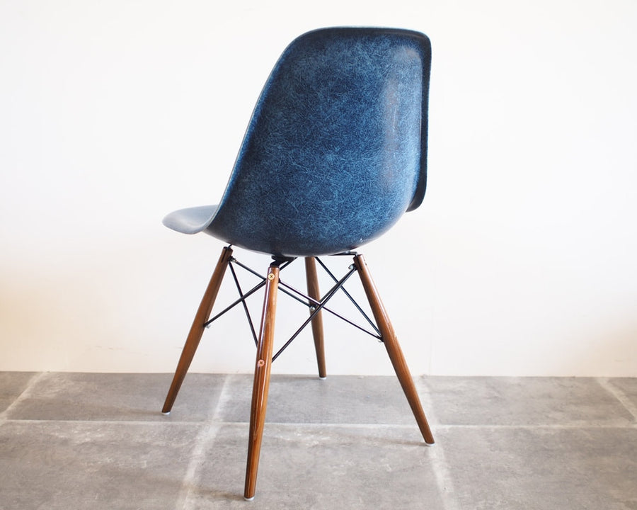 Eames side shell chair ネイビー