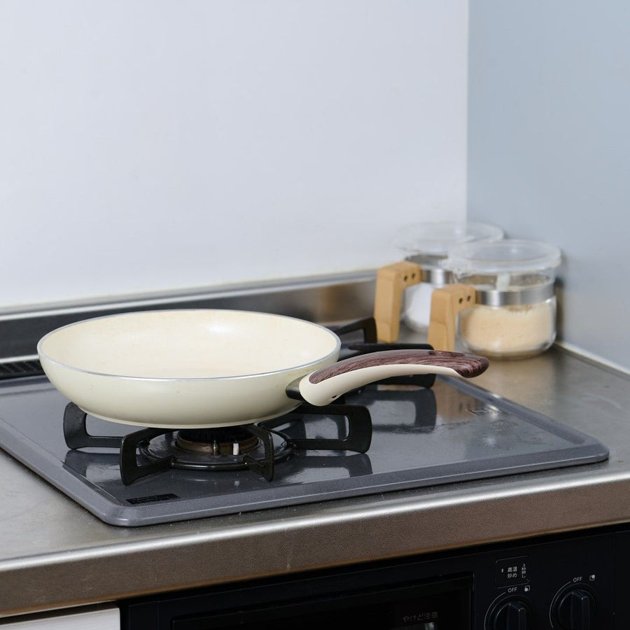 Compact frying pan stand
