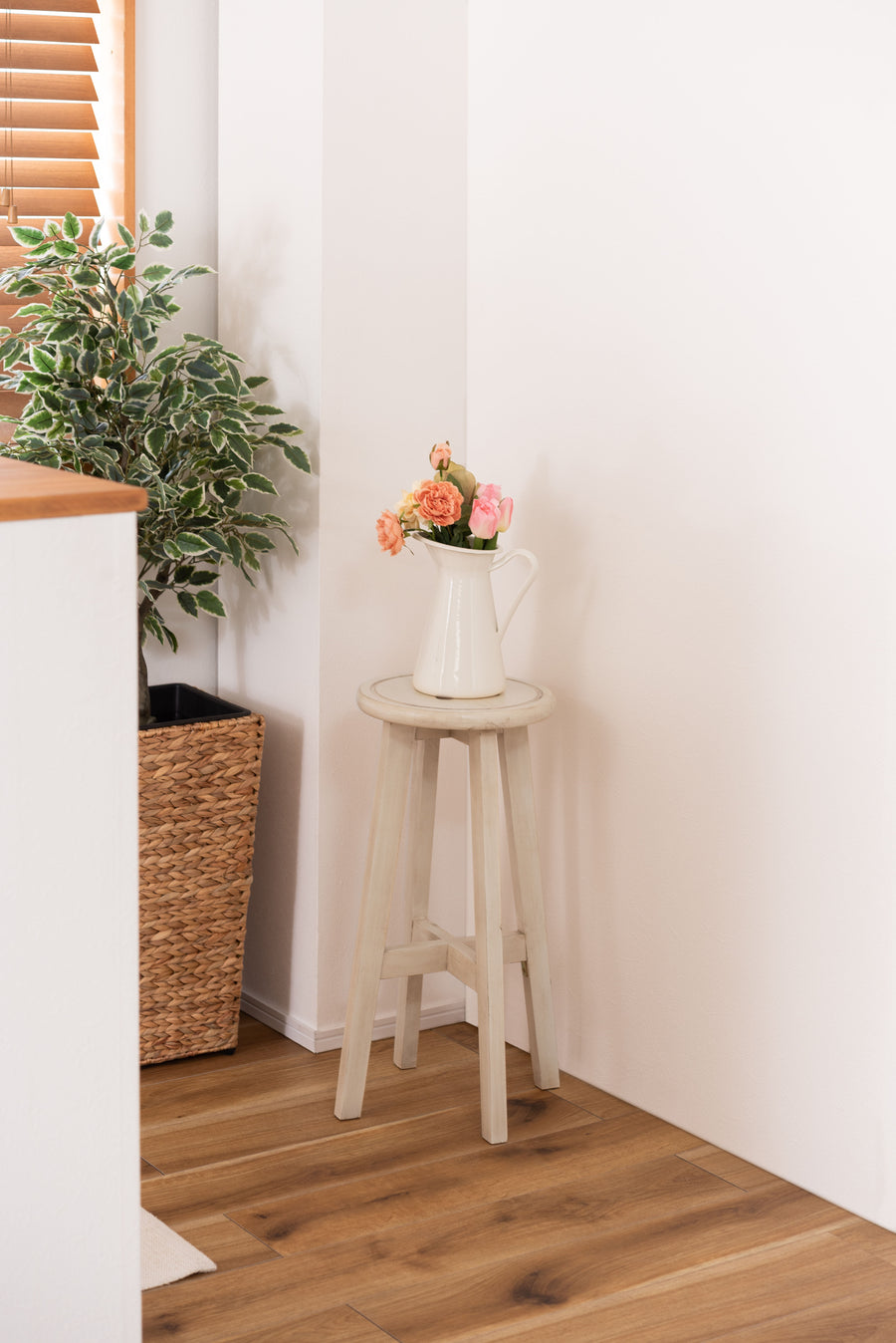 Bottone High Stool Ivory