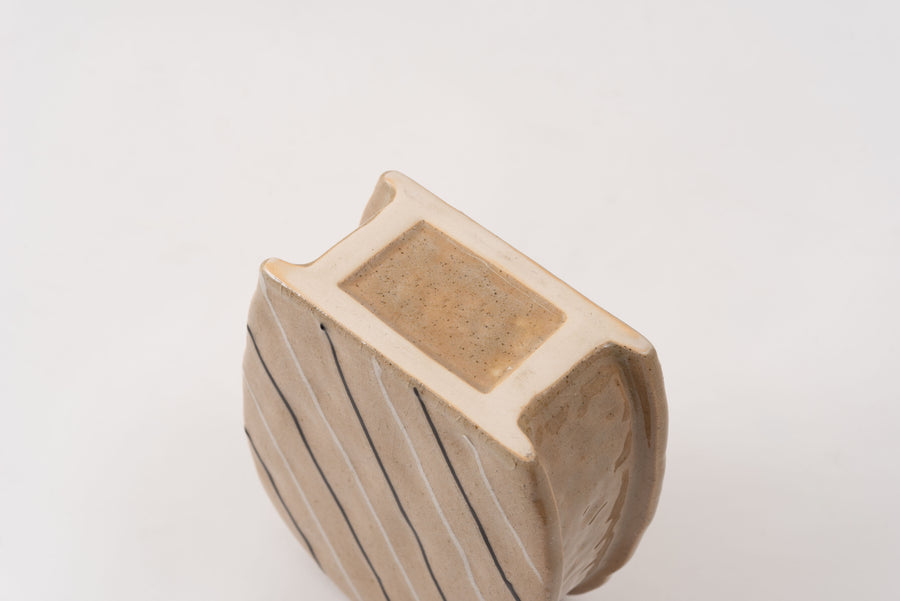 フラワーベース ベージュ