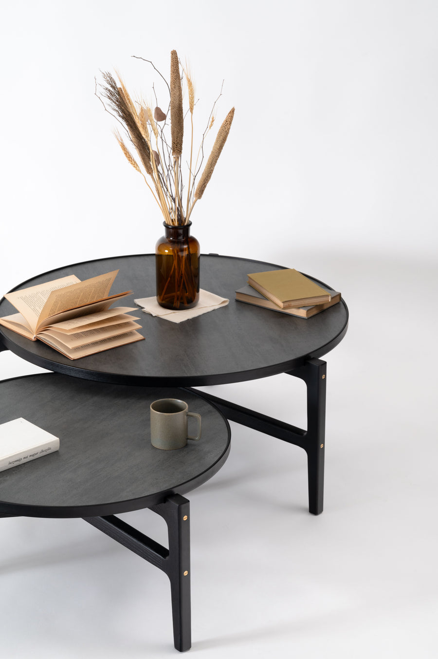 Crocus Round Table Black