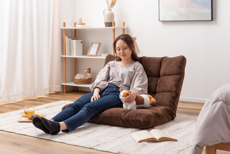 Fluffy wide recliner, brown