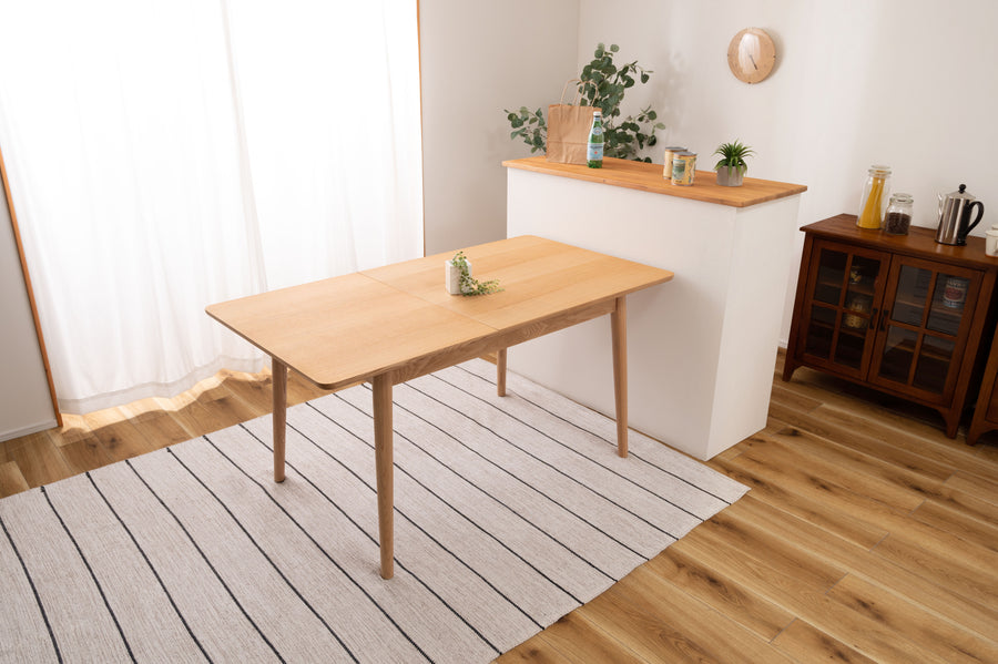 Extension dining table, natural