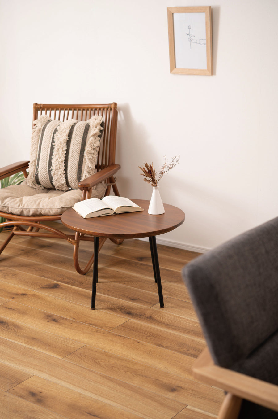 Round table brown