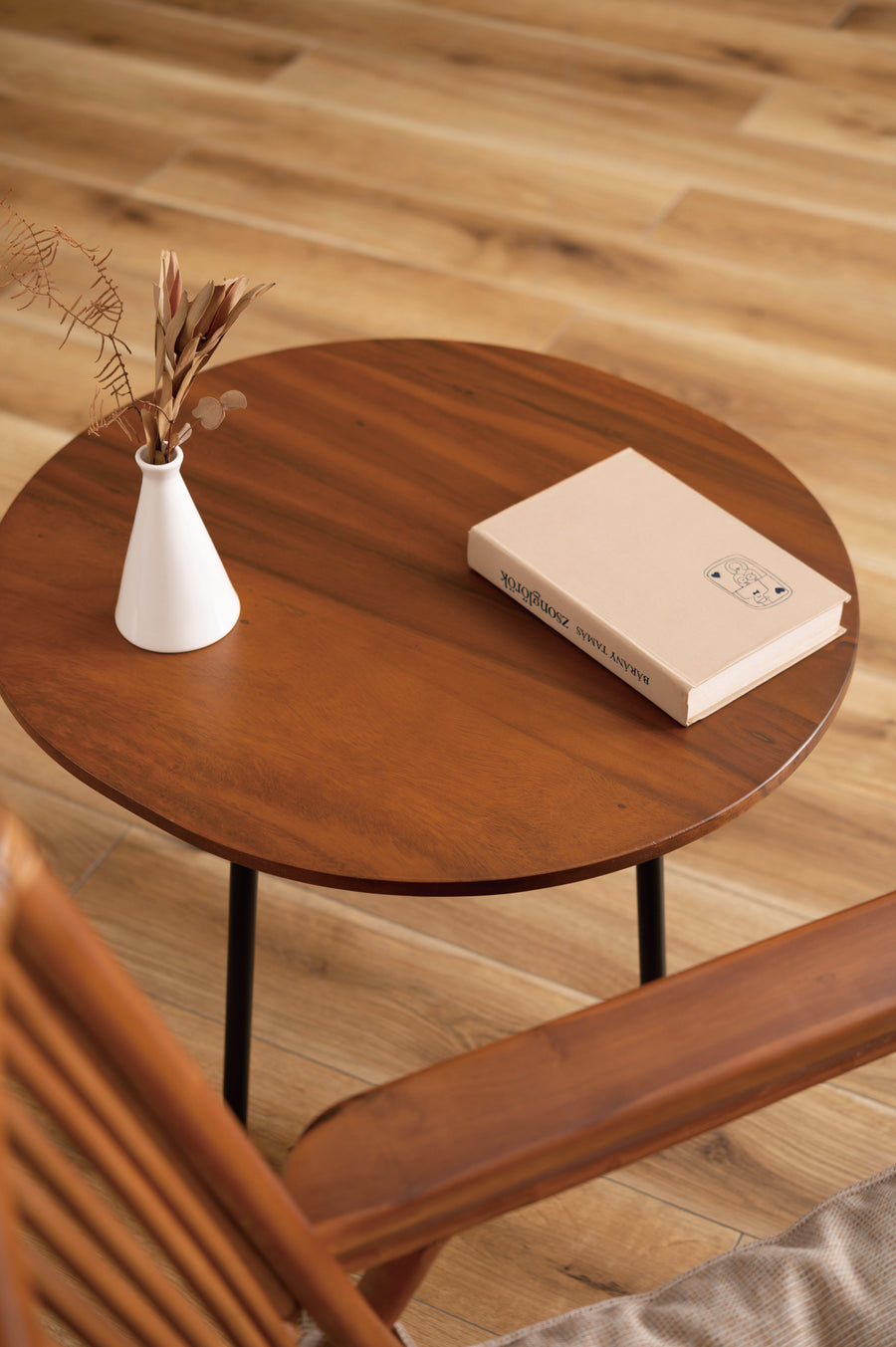 Round table brown