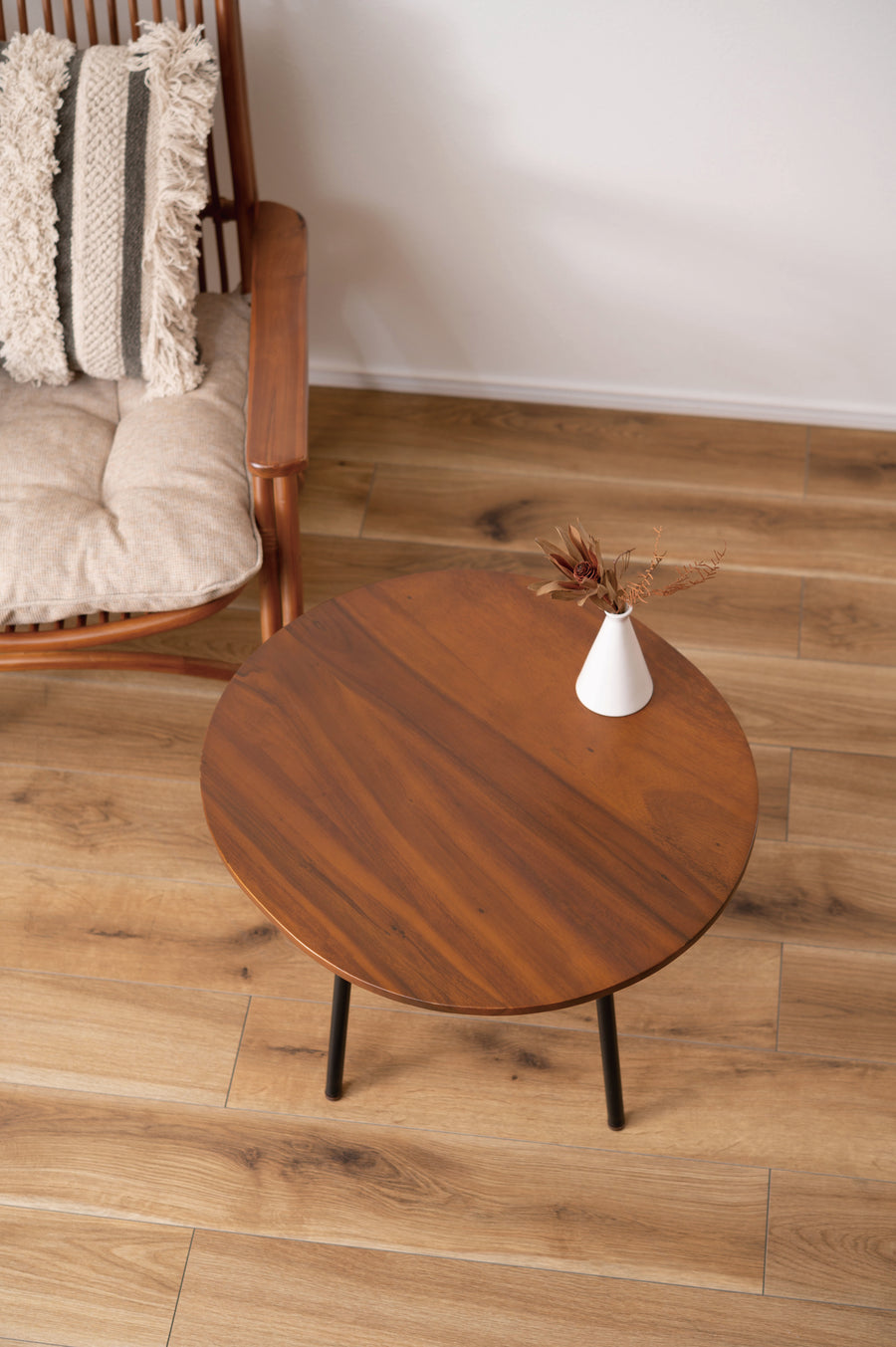 Round table brown