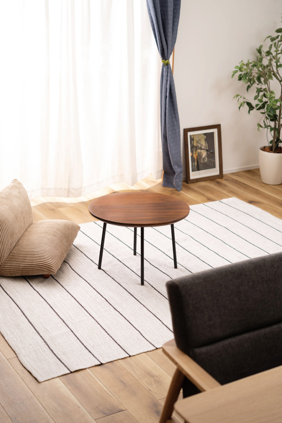 Round table brown