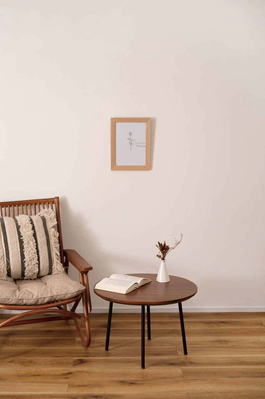 Round table brown