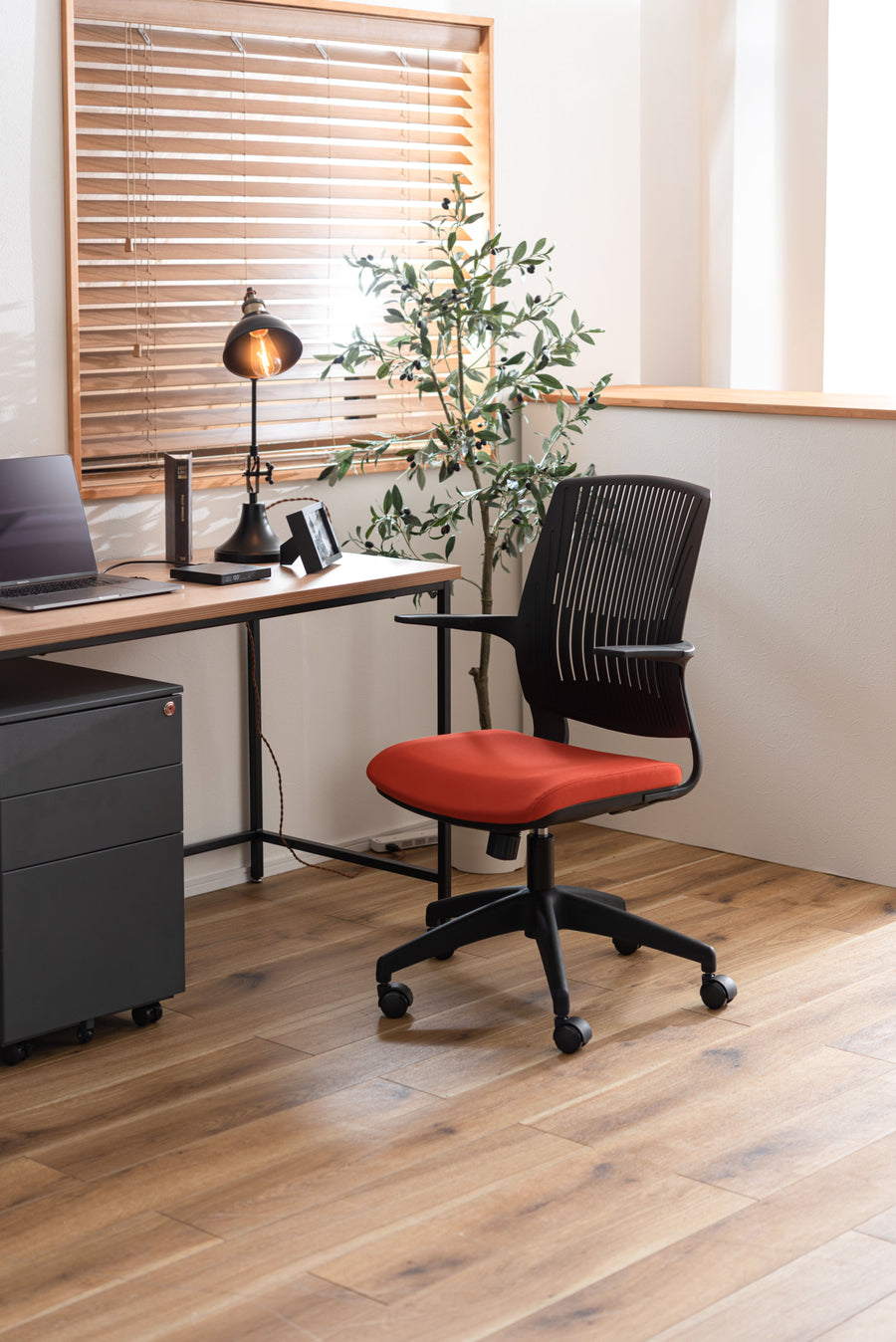 Cleco office chair orange x black