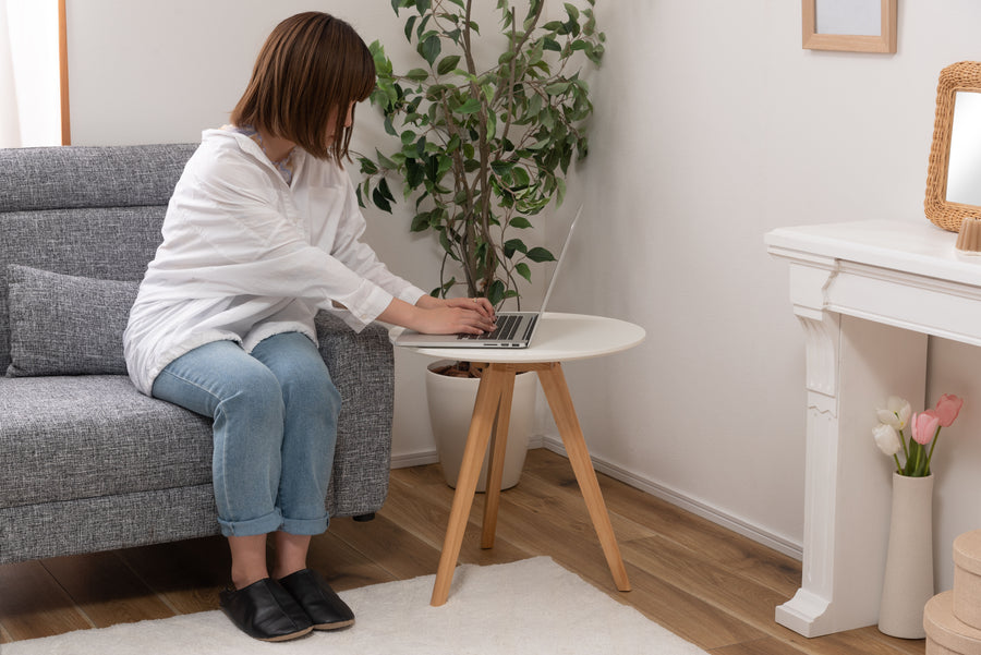 Round side table, white