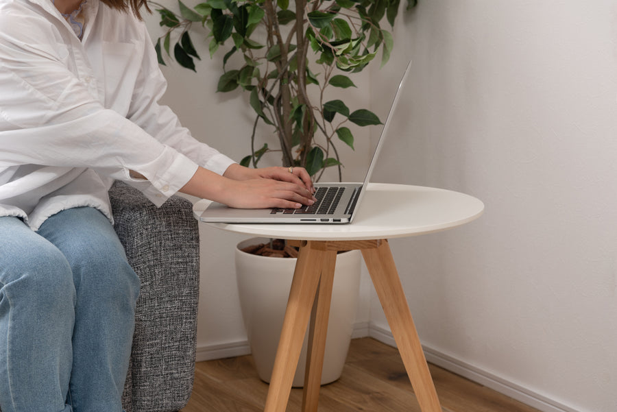 Round side table, white