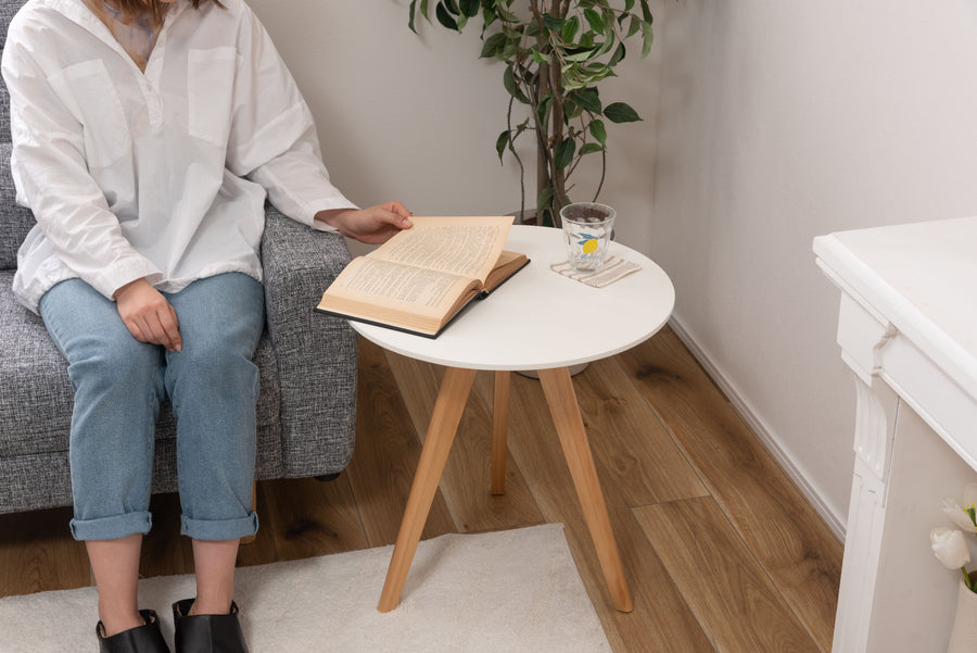 Round side table, white