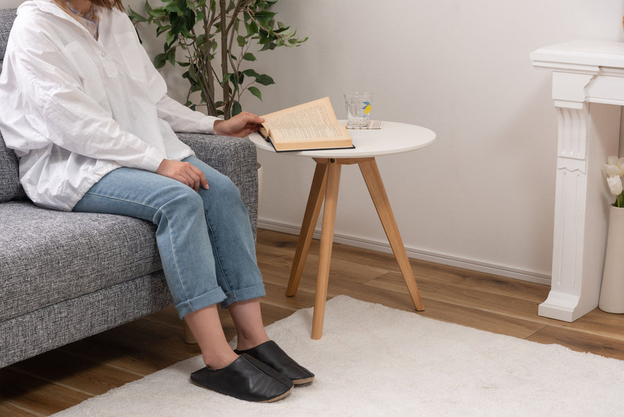 Round side table, white