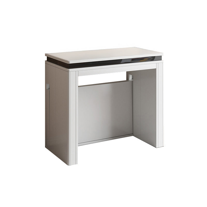 Extendable dining table