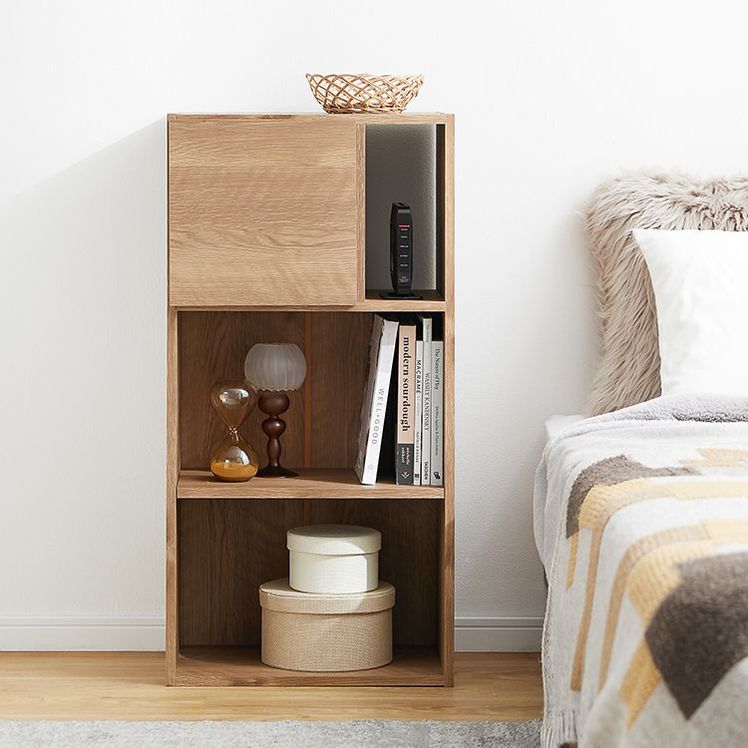 シンプルデザインの本棚