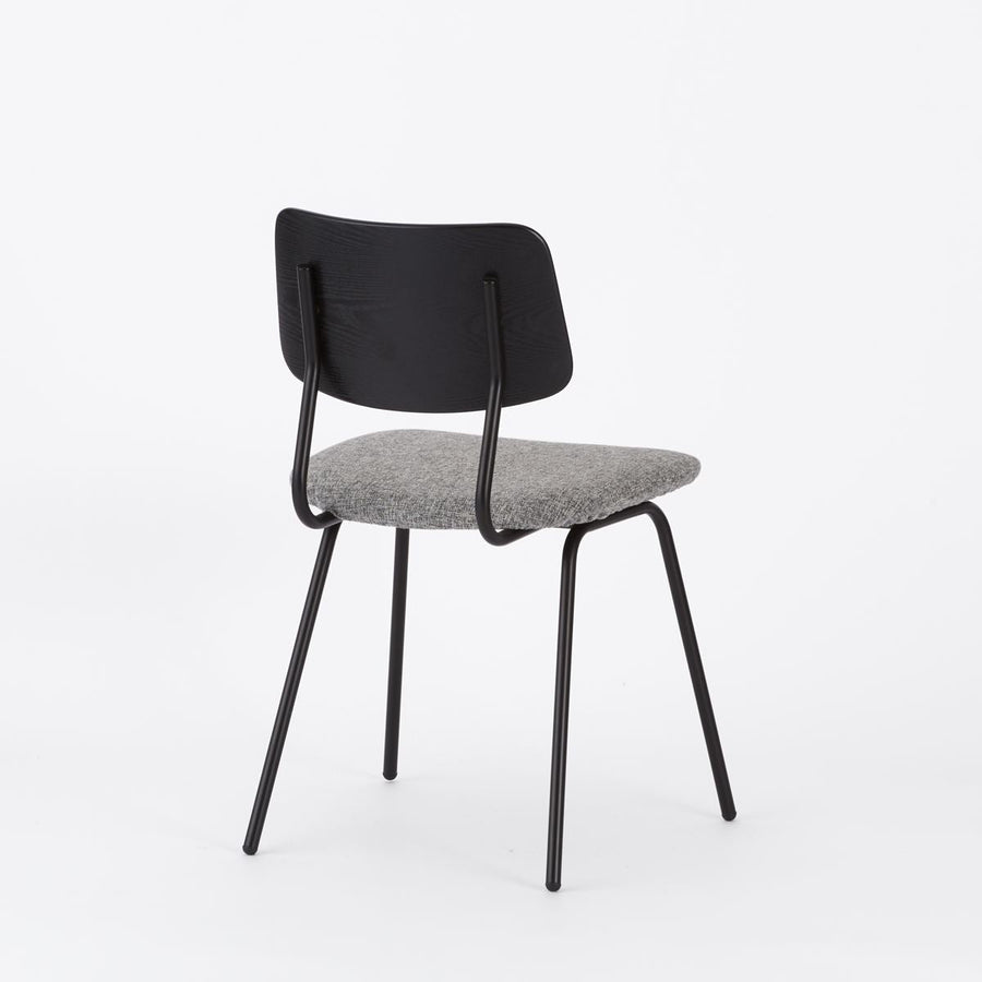 KUUM Chair shikaku Black Steel Frame Cushion Black Back クーム チェア シカク