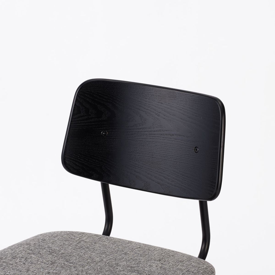 KUUM Chair shikaku Black Steel Frame Cushion Black Back クーム チェア シカク