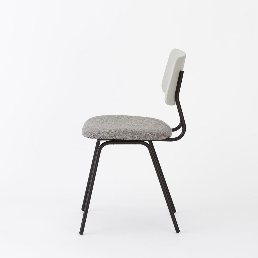 KUUM Chair shikaku Black Steel Frame Cushion Gray White Back クーム チェア シカク