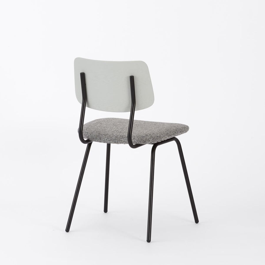 KUUM Chair shikaku Black Steel Frame Cushion Gray White Back クーム チェア シカク