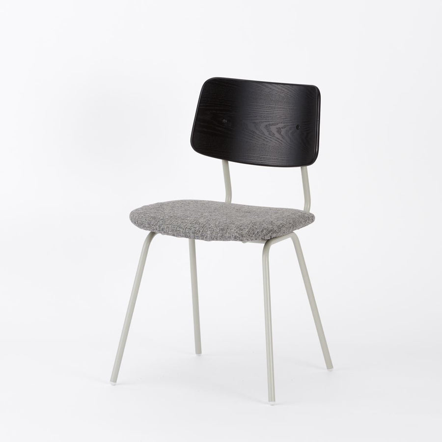 KUUM Chair shikaku Gray White Steel Frame Cushion Black Back クーム チェア シカク