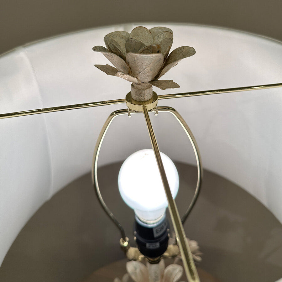 Antique style flower motif table lamp