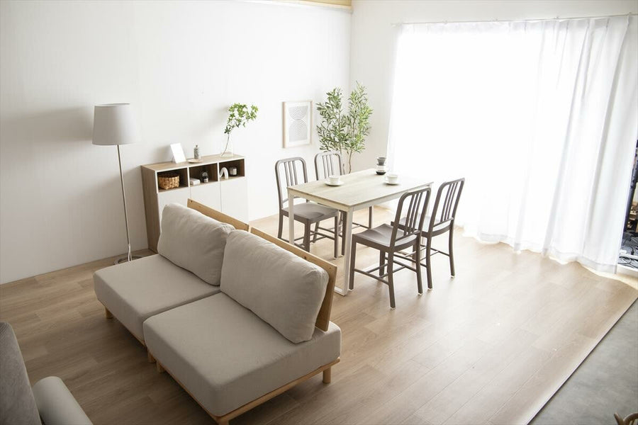 Modern extendable dining table