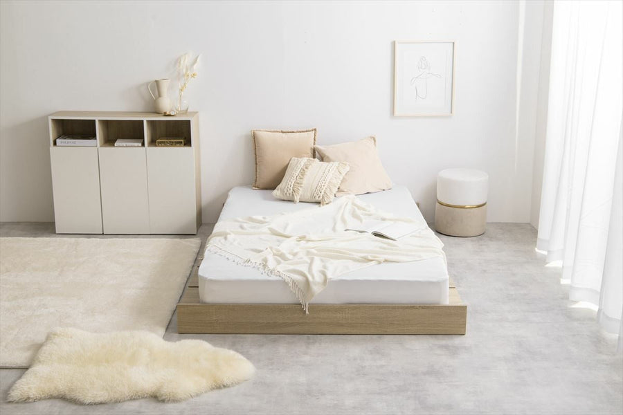 Scandinavian bonnell mattress with wide slatted semi-double low bed